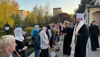 Митрополит Донецкий Владимир совершил освящение пасхальных приношений
