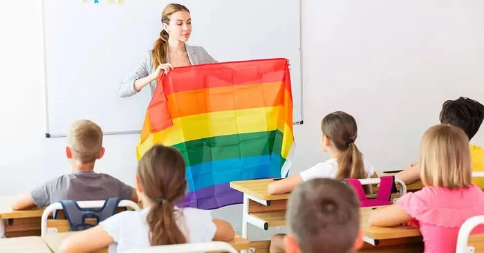 В школах штата Алабама, возможно, обяжут вывешивать 10 заповедей, а также запретят ЛГБТ-флаги