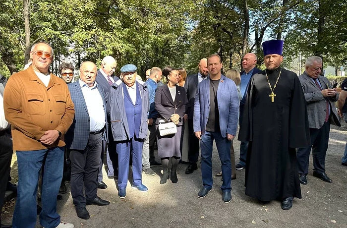 На Гоголевском бульваре в Москве открылась фотовыставка &laquo;Храму быть&raquo;