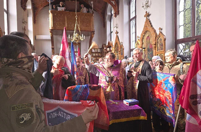 В Ялте освятили православные стяги