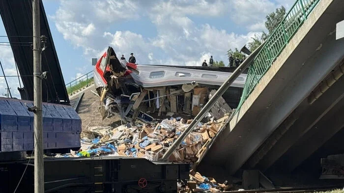 Священники Брянской епархии посещают пострадавших при обрушении моста в Брянской области