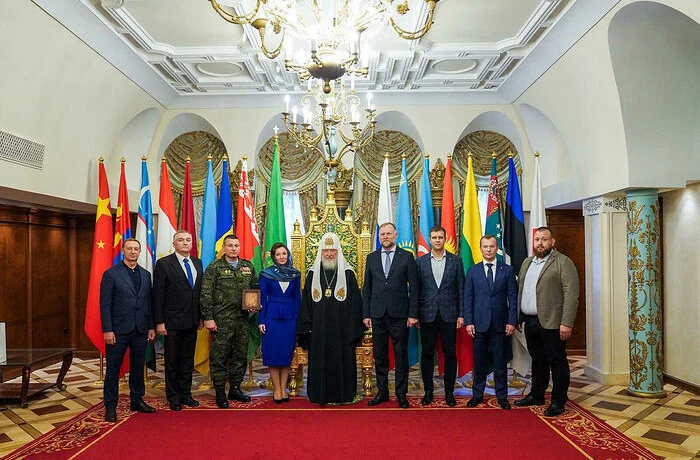 Святейший Патриарх Кирилл встретился с представителями Всероссийского общественного движения «Отцы Р Святейший Патриарх Кирилл встретился с представителями Всероссийского общественного движения «Отцы Р